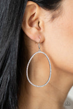 Load image into Gallery viewer, OVAL-ruled White Earring

