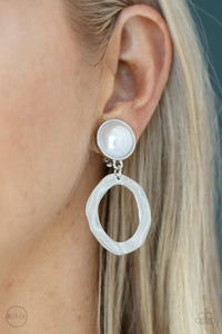 Vintage Veracity White Clip-On Earring